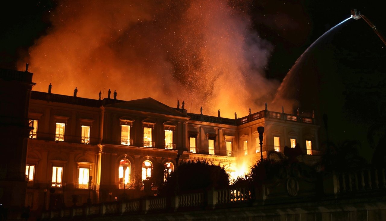 Пожар в Национальном музее Бразилии: уничтожено 20 миллионов исторических артефактов