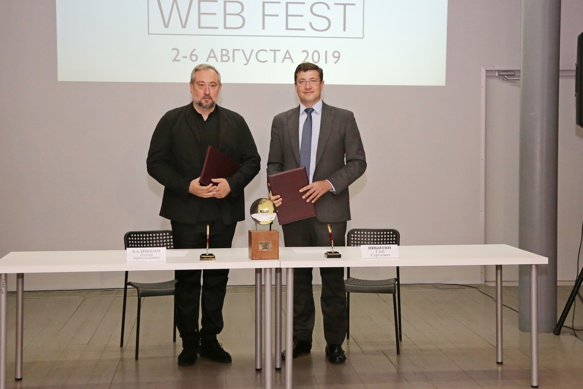 27 июня Глеб Никитин и организатор международного фестиваля веб-сериалов «REALIST WEB FEST» Антон Калинкин подписали соглашение о сотрудничестве на 5 лет