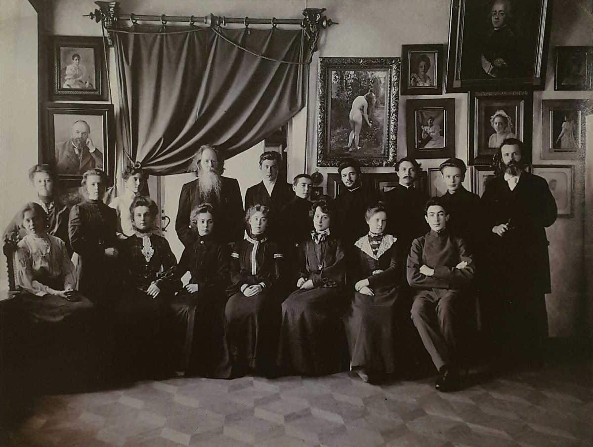 Андрей Осипович Карелин с учениками рисовальной школы