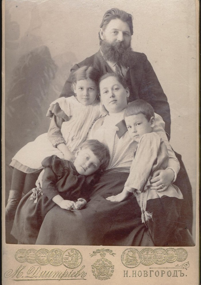 Дмитриев с женой, Анной Городецкой, и детьми
