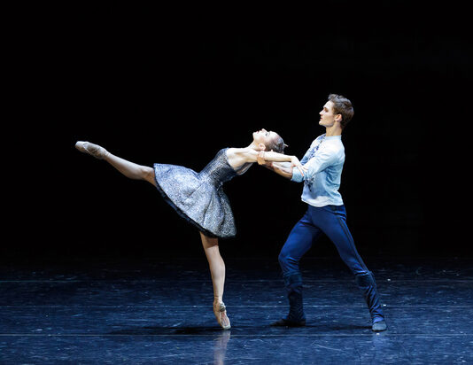 На «Золотой маске» представили не показанный из-за пандемии спектакль победителя прошлого года