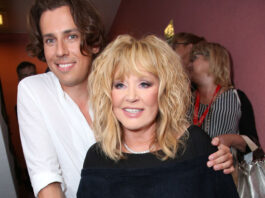 Жители деревни Грязь ополчились на Пугачеву и Галкина из-за разбитых дорог