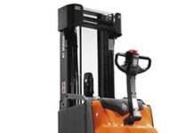 Принципы выбора самоходного штабелера