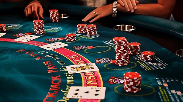 Блэк-джек в онлайн казино - правила и тактика игры