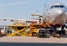 Преимущества авиаперевозок грузов по России