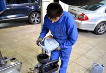 Этапы замены моторного масла Мерседес