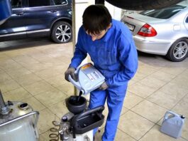 Этапы замены моторного масла Мерседес