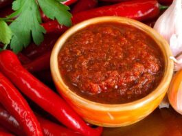 Острая аджика: отличная приправа к мясу