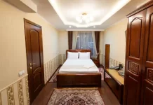 Где посмотреть онлайн стоимость номеров в гостиницах Казахстана и Алматы?