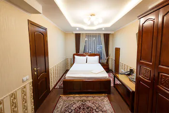 Где посмотреть онлайн стоимость номеров в гостиницах Казахстана и Алматы?