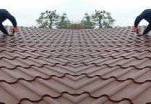 Металлочерепица : важный элемент укладки крыши дома