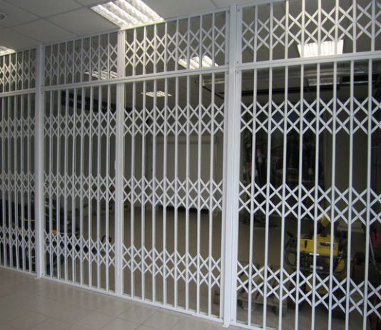 Раздвижные решетки. Что это такое и для чего они нужны?