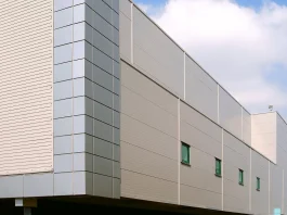 Преимущества применения трехслойных сэндвич-панелей