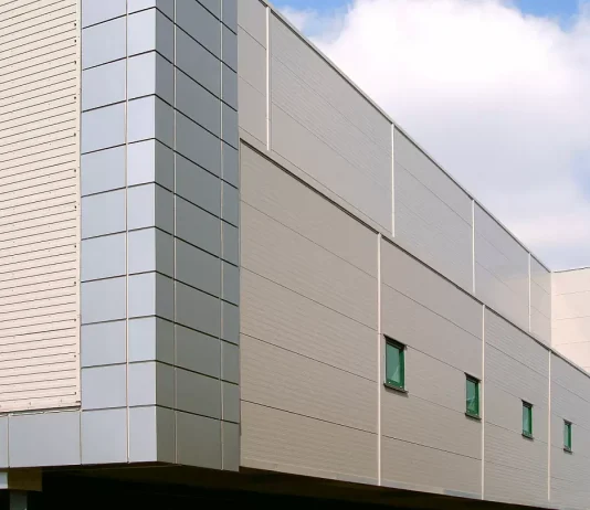 Преимущества применения трехслойных сэндвич-панелей