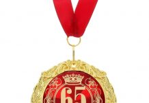 Идеи классических подарков женщине на 65 лет