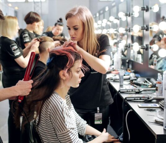 Как выбрать курсы парикмахеров: основные критерии и необходимые условия
