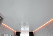 Натяжные потолки с подсветкой в интерьере
