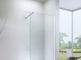 Особенности монтажа душевых перегородок из стекла