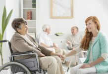 Отличия инвалидных колясок для дома и улицы