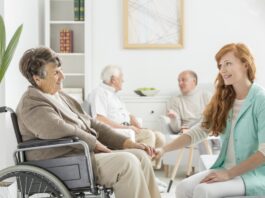 Отличия инвалидных колясок для дома и улицы