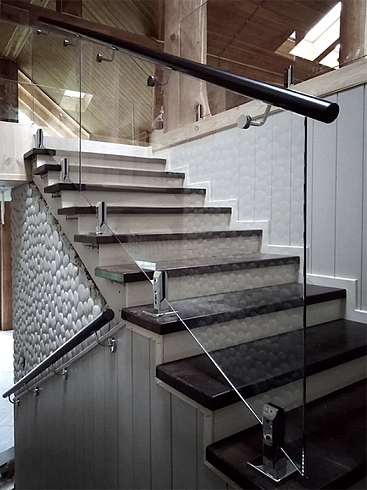 Ограждение для лестниц: варианты безопасного и красивого интерьера