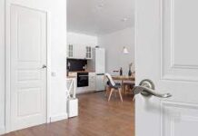 Преимущества фрезерованных межкомнатных дверей