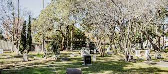 В чем преимущества захоронений на открытом кладбище