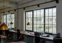 Пластиковые окна ПВХ в офисе