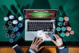 Как играть в покер на реальные деньги новичкам?