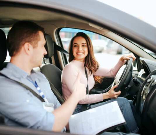 Учиться за рулем онлайн: новые возможности автошколы в век цифровых технологий