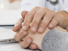 Забота о своем здоровье является важной составляющей качественной жизни. Иногда по различным причинам необходимо получить справку из медицинского учреждения, а в данном случае – из наркологического диспансера https://olimpiyamed.ru/spravki-po-forme/spravka-iz-narkologicheskogo-dispansera-v-moskve. Зачем нужна справка из наркологического диспансера? Справка из наркологического диспансера требуется по различным причинам. Это может быть необходимо для прохождения медицинского осмотра при трудоустройстве, получении водительских прав, участии в спортивных мероприятиях и в других подобных случаях. Получение такой справки – процедура абсолютно законная и обязательно соблюдает принципы медицинской этики и конфиденциальности. Наркологический центр выдает такую справку только после тщательного медицинского обследования пациента и убеждения его состояния здоровья и пригодности для выполнения конкретных задач. Это делается не только с целью обеспечения безопасности общества, но и для защиты самого пациента от возможных опасных ситуаций, связанных с употреблением наркотиков или алкоголя. Таким образом, справка из наркологического диспансера служит важным инструментов в поддержании общественной безопасности и заботы о здоровье граждан. Шаги по оформлению справки Первым шагом является обращение к врачу-наркологу. Он проводит осмотр, задает необходимые вопросы и, при необходимости назначает дополнительные исследования. Вторым шагом — проведение анализов. В зависимости от разных ситуаций, врач назначает различные анализы, такие как анализ крови, мочи. Это нужно для подтверждения отсутствия в организме веществ, запрещенных законодательством. Третий шаг — получение рекомендаций. После завершения всех необходимых исследований, врач выносит заключение о состоянии здоровья пациента и, при отсутствии наркотических веществ в организме, выписывает справку. Четвертый шаг — оформление справки. Полученная справка содержит ФИО пациента, дату выдачи, подпись врача и печать медицинского учреждения. Рекомендации к пациентам • Нужно подготовиться к осмотру. Перед посещением врача нужно убедиться, что нет остаточных следов запрещенных веществ. • Важно честно отвечать на вопросы врача, так как это влияет на точность результата. Честное и открытое общение с медицинскими специалистами помогает лучше понять состояние пациента. • Личная информация останется в строгой тайне, согласно закону о медицинской этике. Это важное обязательство, которое обеспечивает конфиденциальность и защиту данных. Все медицинские записи и все связанные с ними документы доступны только квалифицированным медицинским работникам, непосредственно заботящимся о здоровье. Оформление справки из наркологического диспансера — важный этап в поддержании своего здоровья и выполнении различных обязательств перед обществом. Независимо от того, для чего нужна справка для работы, учебы или других обстоятельств перед обществом, медицинское учреждение гарантирует полное соблюдение конфиденциальности. Врачи имеют богатый опыт и экспертиз в области наркологии и готовы предоставить компетентную медицинскую помощь. Обращение в наркологию может вызывать у некоторых людей беспокойство, поэтому наркологические центры стремятся создать доверительную атмосферу.