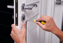 Когда необходима замена замка