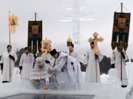 Зимнее купание в проруби на Крещении: польза, подготовка и основные правила безопасности