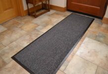 Как выбрать нескользящую дорожку для прихожей: советы и рекомендации
