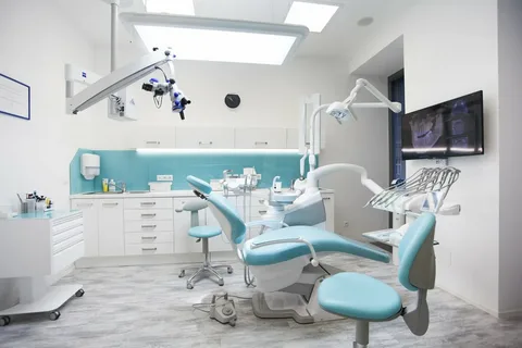 Оборудование стоматологического кабинета: рекомендации по оснащению и подбору мебели для комфортной работы
