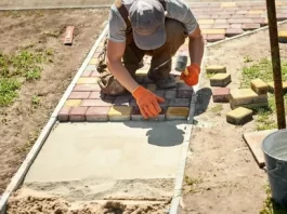 Укладка тротуарной плитки: этапы, материалы и советы профессионалов