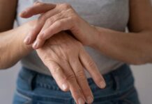 Причины отёчности рук: основные факторы и способы решения проблемы