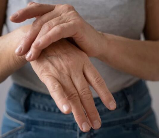 Причины отёчности рук: основные факторы и способы решения проблемы