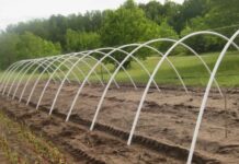 Металлические дуги для парника: преимущества, изготовление и установка