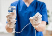 Как вывести из запоя при помощи капельницы