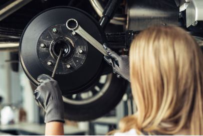 Процесс замены тормозных систем: Ошибки, которых стоит избежать