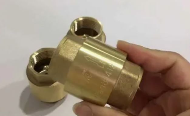 Что такое латунный обратный клапан: устройство и сфера применения