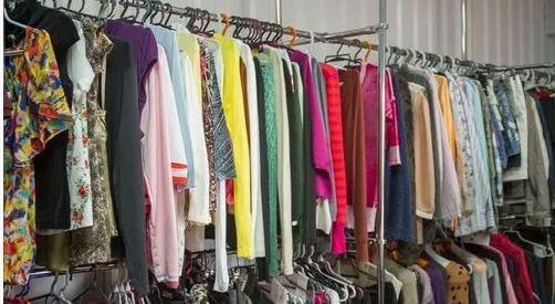 Одежда секонд-хенд: как найти качественные вещи по выгодным ценам