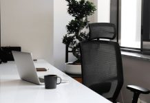 Сетчатое кресло для руководителя: современный взгляд на рабочий комфорт