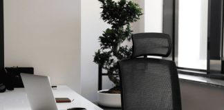 Сетчатое кресло для руководителя: современный взгляд на рабочий комфорт